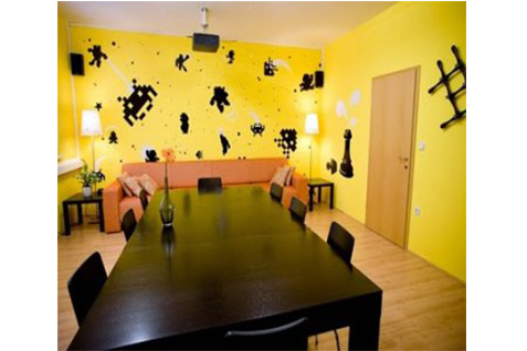 escritorios em amarelo