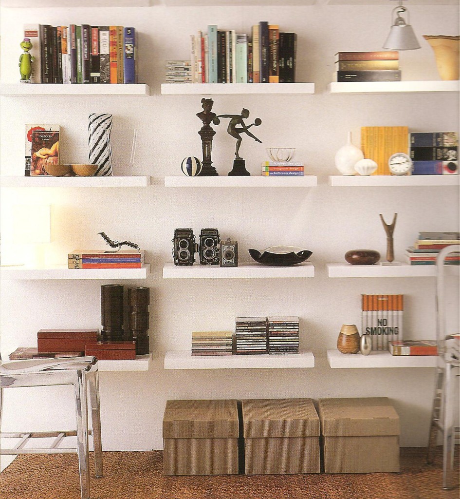 diversas prateleiras