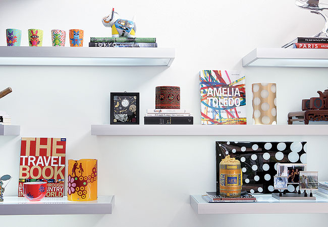 prateleiras iluminadas