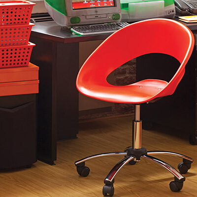 cadeira-one-giratorio-vermelha-fundo-ambientado-soline-moveis-rossi-400