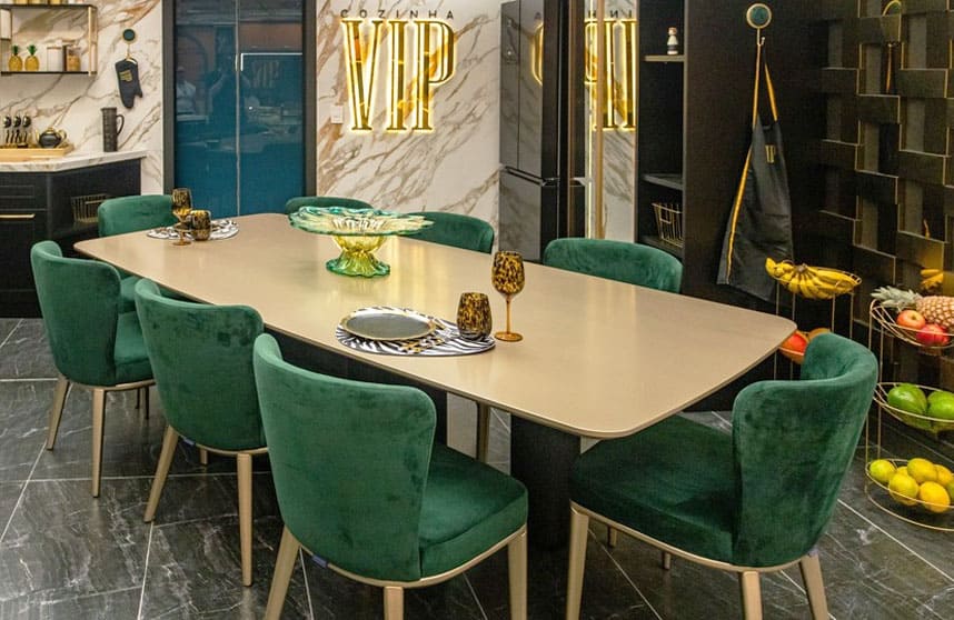 bbb25 Mesa de jantar e cadeiras na Cozinha Vip para convivencia entre os participantes soline moveis