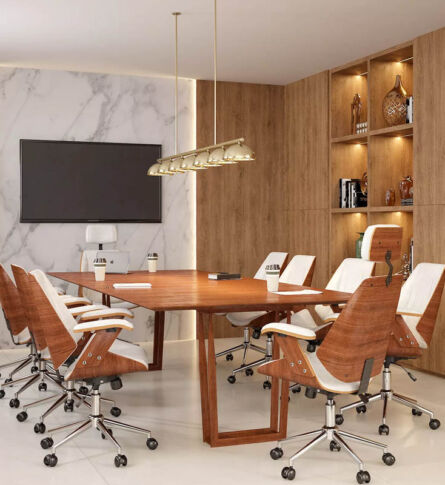 Cadeira Lisboa com base cromada e revestimento em couro ecológico resistente